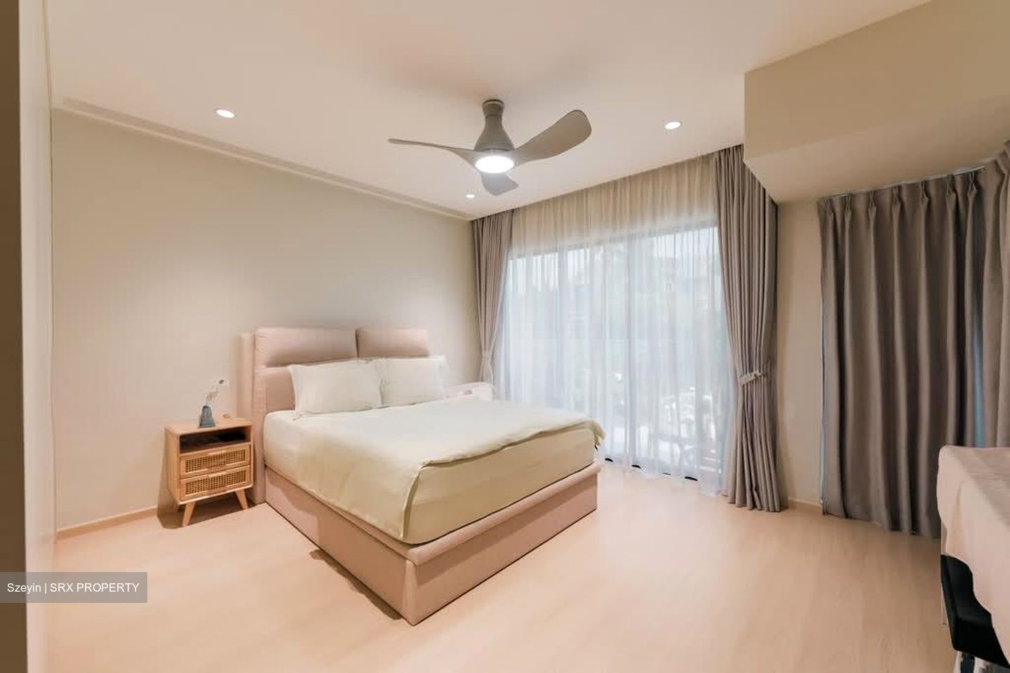 Hillside Drive (D19), Terrace #577921001